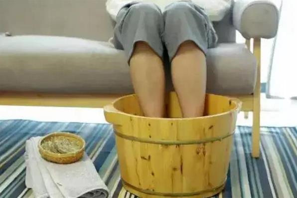 泡腳有助于睡眠嗎?泡腳需要注意3種事項(xiàng)