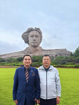紅色信仰經(jīng)典永恒 華國中赴湖南參加紀(jì)念偉人毛主席誕辰130周年部長將軍藝術(shù)家書畫展 紅色信仰經(jīng)典永恒 華國中赴湖南參加紀(jì)念偉人毛主席誕辰130周年部長將軍藝術(shù)家書畫展