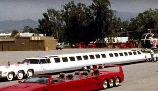 世界上最長(zhǎng)的汽車 30.5米里面有游泳池和直升機(jī)停機(jī)坪