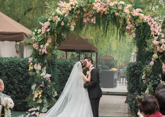 大學同學結婚但是太遠了要不要去?外省的室友結婚要不要去