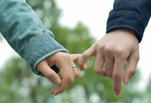男生在什么情況下才會(huì)找前女友復(fù)合?如果前任找你復(fù)合怎么辦