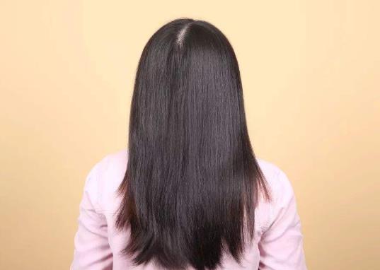 剛洗完頭發頭頂就很油怎么回事?年前染發年后要怎么打理