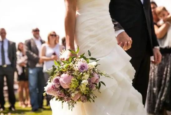 男朋友家說結婚不換新家具怎么辦?結婚可以只換床墊不換床嗎