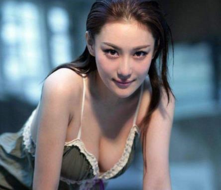 中國十大最美足球寶貝排名,張馨予第一,周韋彤第二
