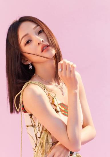 中國(guó)最美十大女歌手排行榜,鄧麗君第一,宋祖英第二