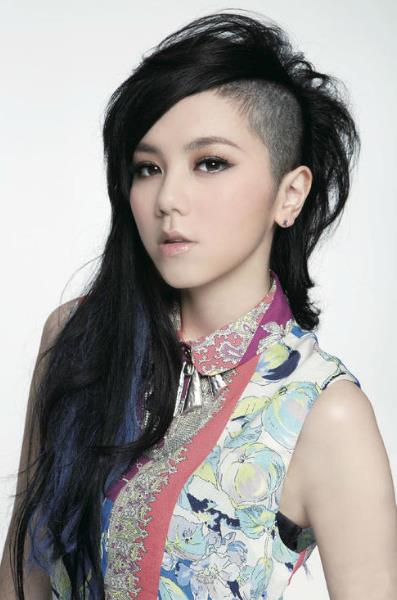 中國(guó)最美十大女歌手排行榜,鄧麗君第一,宋祖英第二