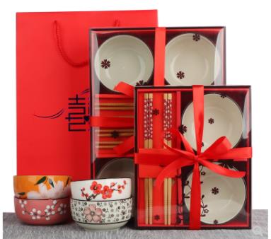 送姐姐結(jié)婚禮物排行榜,木質(zhì)旋轉(zhuǎn)婚禮音樂盒很實(shí)用