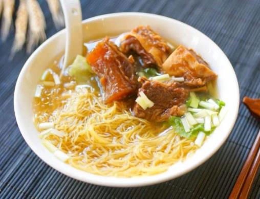 澳門十大必吃美食排名,葡式蛋撻香味濃郁、豬扒包外脆里嫩