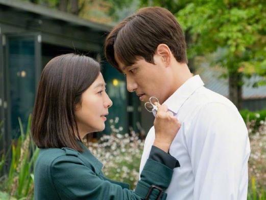 2021十大“爆款”影視作品排行榜,《無依之地》《后翼棄兵》很不錯