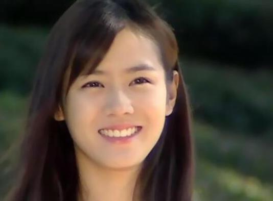 韓國最美十大女星排名,金泰熙以自然美著稱、韓佳人粉絲眾多