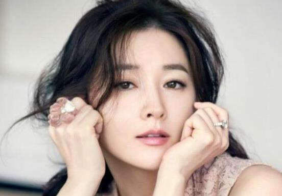 韓國最美十大女星排名,金泰熙以自然美著稱、韓佳人粉絲眾多