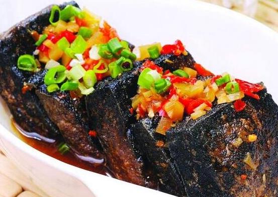 湖南十大特產排行榜,臭豆腐聞起來臭吃起來香、常德醬板鴨讓人回味無窮