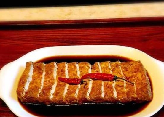 湖南十大特產排行榜,臭豆腐聞起來臭吃起來香、常德醬板鴨讓人回味無窮