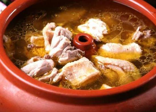 十大滇菜招牌菜排行榜,汽鍋雞鮮香可口、白油雞樅健脾和胃