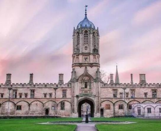 2022英國(guó)大學(xué)QS排名,牛津大學(xué)影響力很大、劍橋大學(xué)享譽(yù)全球