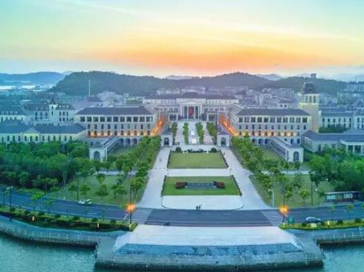 浙江十大最美大學(xué)校園,浙江大學(xué)歷史悠久、浙江工業(yè)大學(xué)校園環(huán)境優(yōu)雅