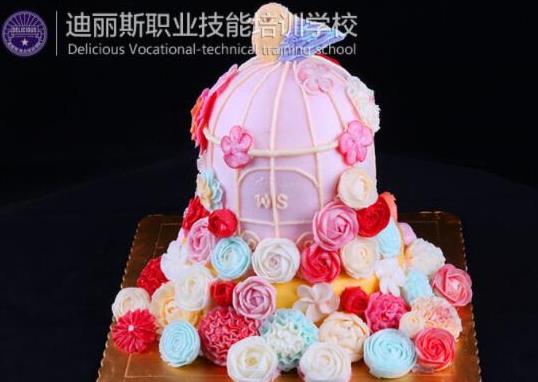 烘焙培訓(xùn)學(xué)校排名,法國藍(lán)帶廚藝學(xué)院、安徽新東方烹飪專修學(xué)院有實力