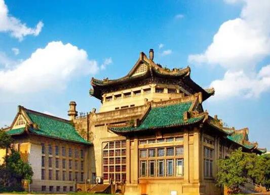 中國(guó)最好法律大學(xué)排名,中國(guó)政法大學(xué)、北京大學(xué)的法律專業(yè)很一流