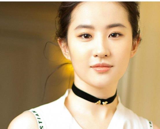 中國當(dāng)紅女星美女排行 唐嫣標(biāo)致甜美的心形面孔