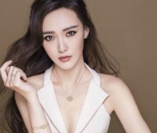 中國當(dāng)紅女星美女排行 唐嫣標(biāo)致甜美的心形面孔
