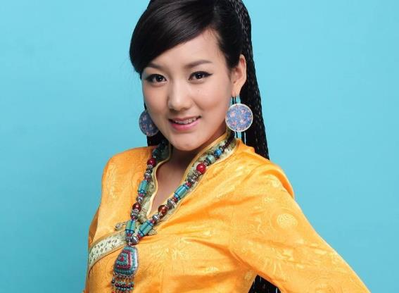 藏族十大美女排行 阿蘭·達(dá)瓦卓瑪是一個(gè)長得非常美麗的姑娘