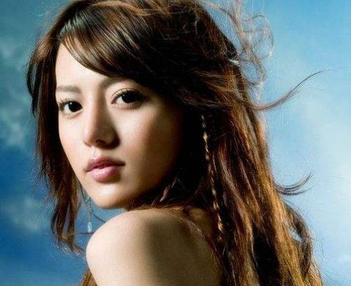 藏族十大美女排行 阿蘭·達(dá)瓦卓瑪是一個(gè)長得非常美麗的姑娘