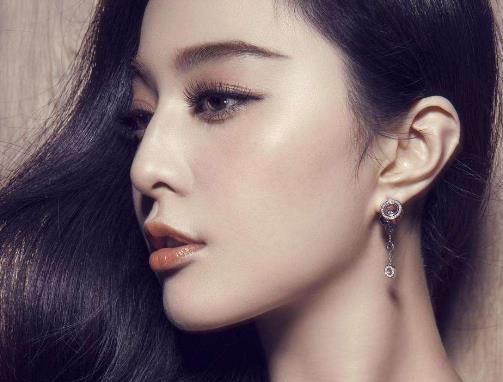 中國現(xiàn)代四大美女排行 迪麗熱巴1992年6月3日出生于烏魯木齊