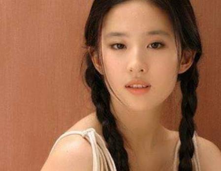 中國現(xiàn)代四大美女排行 迪麗熱巴1992年6月3日出生于烏魯木齊