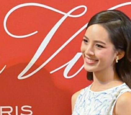 泰國(guó)最美人妖排行 90后Yoshin是泰國(guó)新人演員 泰國(guó)最火人妖
