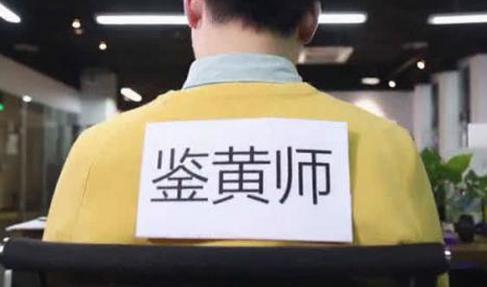 讓女人尷尬的十大男性職業排行 男催乳師工作的尷尬是直接接觸女性的隱私部位