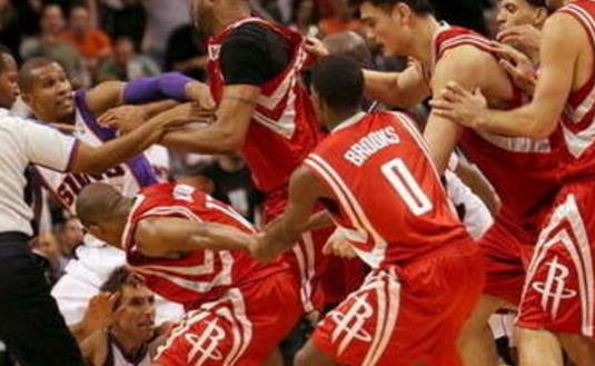 NBA十大著名群架事件 NBA十大群架事件 NBA最著名斗毆事件
