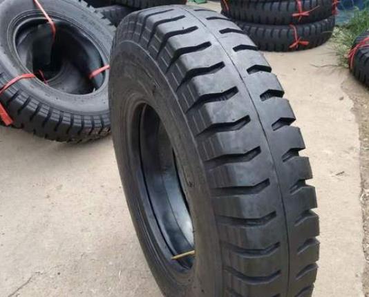 車輪胎扎了個釘子可以拔出來嗎?輪胎的保質期是多久 車輪胎扎了個釘子可以拔出來嗎?輪胎的保質期是多久