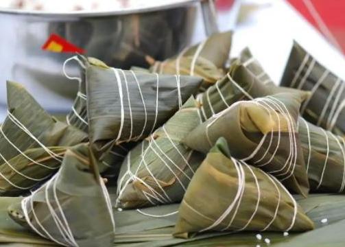高壓鍋煮粽子用什么壓粽子?高壓鍋煮粽子需要多長時間 高壓鍋煮粽子用什么壓粽子?高壓鍋煮粽子需要多長時間