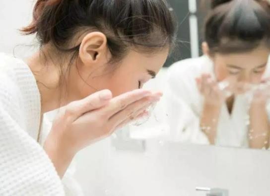 臉洗到什么程度才算干凈?早晚都洗臉會不會傷害皮膚 臉洗到什么程度才算干凈?早晚都洗臉會不會傷害皮膚