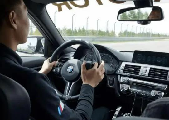 2022年不處理違章可以審車嗎?收到違章停車短信只是警告嗎 2022年不處理違章可以審車嗎?收到違章停車短信只是警告嗎