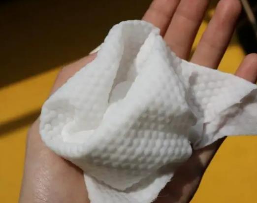 一次性洗臉巾是什么材質(zhì)做的?洗臉巾重復使用的危害 一次性洗臉巾是什么材質(zhì)做的?洗臉巾重復使用的危害