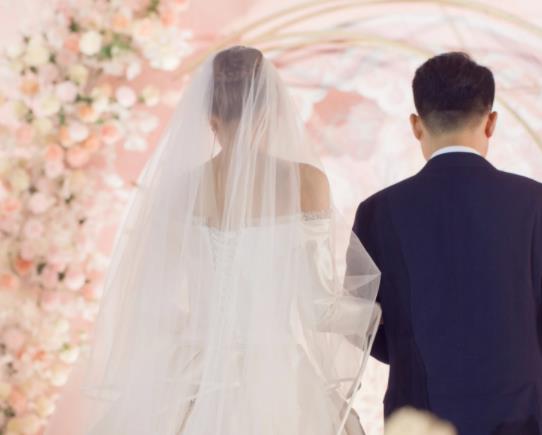 中秋節第一次去女方家應該送幾樣?女兒中秋節回家陪父母有忌諱嗎 中秋節第一次去女方家應該送幾樣?女兒中秋節回家陪父母有忌諱嗎