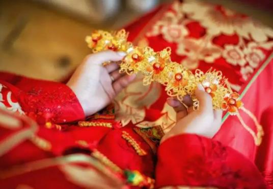 現在結婚被子多大尺寸?結婚紅色被套要鋪多少天 現在結婚被子多大尺寸?結婚紅色被套要鋪多少天