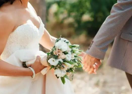 結(jié)婚被子要不要先洗一下?結(jié)婚被子是男方準(zhǔn)備還是女方準(zhǔn)備 結(jié)婚被子要不要先洗一下?結(jié)婚被子是男方準(zhǔn)備還是女方準(zhǔn)備