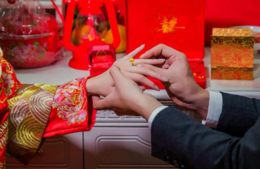 結婚送喜餅拿幾件東西?結婚送喜餅還是喜糖 結婚送喜餅拿幾件東西?結婚送喜餅還是喜糖