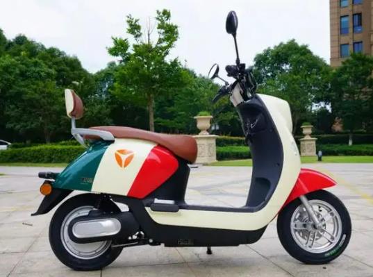 電動(dòng)車有必要買石墨烯電池嗎?雅迪石墨烯電池爆炸嗎 電動(dòng)車有必要買石墨烯電池嗎?雅迪石墨烯電池爆炸嗎