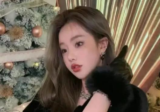 為什么染棕色白發老是蓋不干凈?榛果灰棕發色會掉成黃色嗎 為什么染棕色白發老是蓋不干凈?榛果灰棕發色會掉成黃色嗎