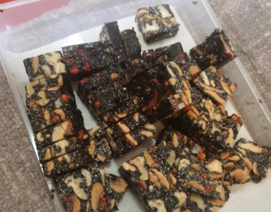 藥店阿膠糕可以刷醫保卡嗎?阿膠吃過量有什么不良反應 藥店阿膠糕可以刷醫?▎幔堪⒛z吃過量有什么不良反應