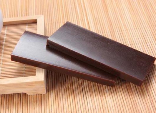 藥店阿膠糕可以刷醫保卡嗎?阿膠吃過量有什么不良反應 藥店阿膠糕可以刷醫?▎?阿膠吃過量有什么不良反應