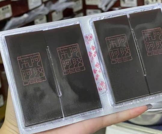 藥店阿膠糕可以直接吃嗎?阿膠吃過量了會影響月經(jīng)嗎 藥店阿膠糕可以直接吃嗎?阿膠吃過量了會影響月經(jīng)嗎