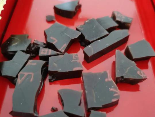 藥店阿膠糕可以直接吃嗎?阿膠吃過量了會影響月經(jīng)嗎 藥店阿膠糕可以直接吃嗎?阿膠吃過量了會影響月經(jīng)嗎
