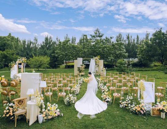 異地一千多里結婚接親女方穿著有沒有要求?異地結婚誰家先辦酒席 異地一千多里結婚接親女方穿著有沒有要求?異地結婚誰家先辦酒席