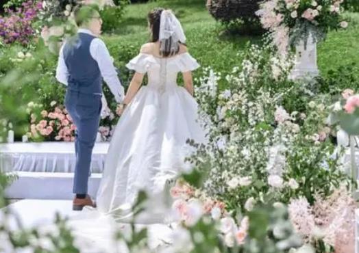 異地一千多里結(jié)婚接親車隊怎么弄?嫁異地在娘家辦婚禮流程 異地一千多里結(jié)婚接親車隊怎么弄?嫁異地在娘家辦婚禮流程