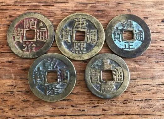 五帝錢掛玄關可化解大門對下樓梯嗎?五帝錢化大門煞怎么放 五帝錢掛玄關可化解大門對下樓梯嗎?五帝錢化大門煞怎么放