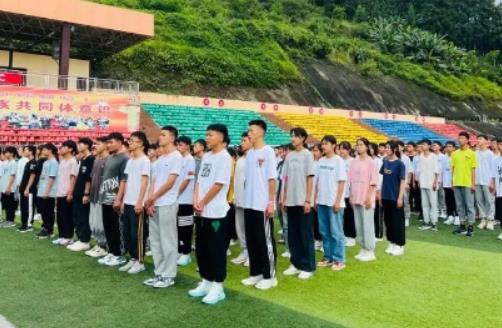 大學(xué)軍訓(xùn)的衣服是學(xué)校發(fā)嗎?大學(xué)新生報道完就軍訓(xùn)嗎 大學(xué)軍訓(xùn)的衣服是學(xué)校發(fā)嗎?大學(xué)新生報道完就軍訓(xùn)嗎